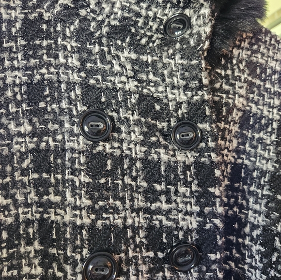 Gorgeous Ladies Winter Coat, Houndstooth with Beautiful Black Faux Fur - Picture 4 of 11